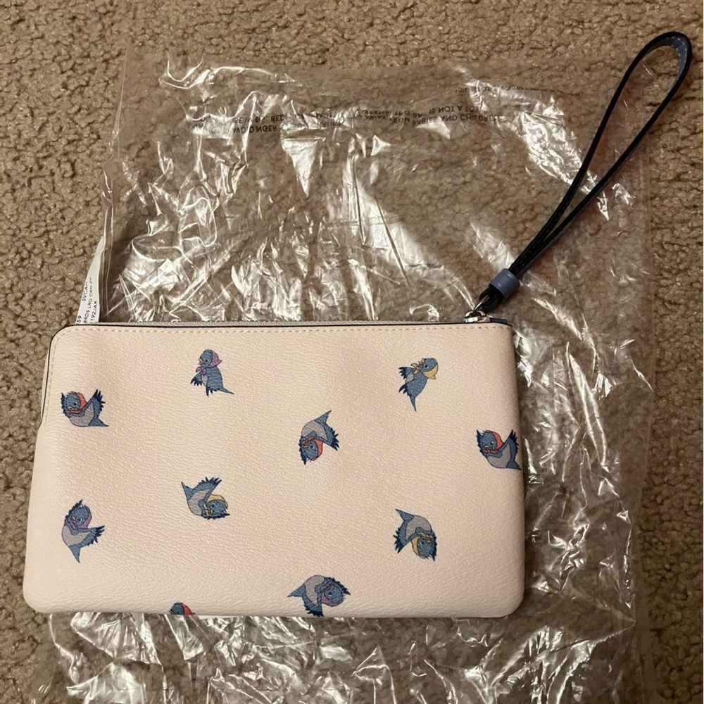 NWT Coach x Disney Cinderella Large Corner Zip Wristlet - Picture 3 of 5